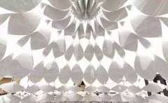 四面环抱‘の字型圆墙壁